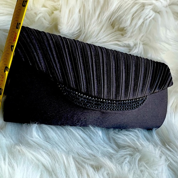 Clutch! - Picture 3 of 6